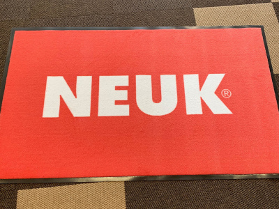Logovou rohož pro firmu Neuk jsme dodávali v původní kvalitě 198 Logo Superior.