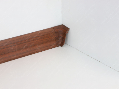 Soklová podlahová lišta Döllken SLK 50 barva W139 ořech + vnitřní roh (kout)