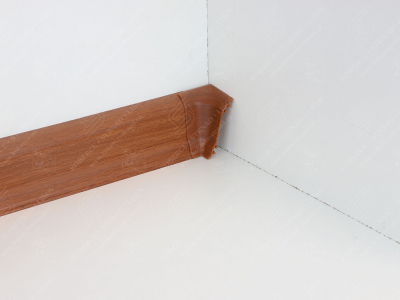 Soklová podlahová lišta Döllken SLK 50 barva W174 doussie + vnitřní roh (kout)