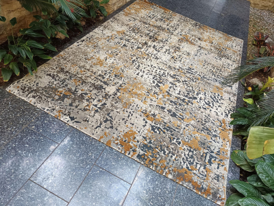 Fotka koberce formátu 200x290 cm má trochu jiný vzor, přesto se jedná o stejný koberec.