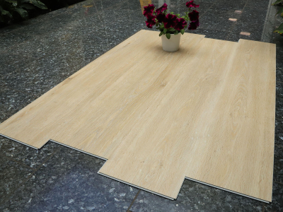 Rigid LVT Dub bělený - foto plovoucí varianty Rigid+, dekor je stejný.